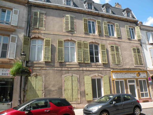  immeuble aux volets verts